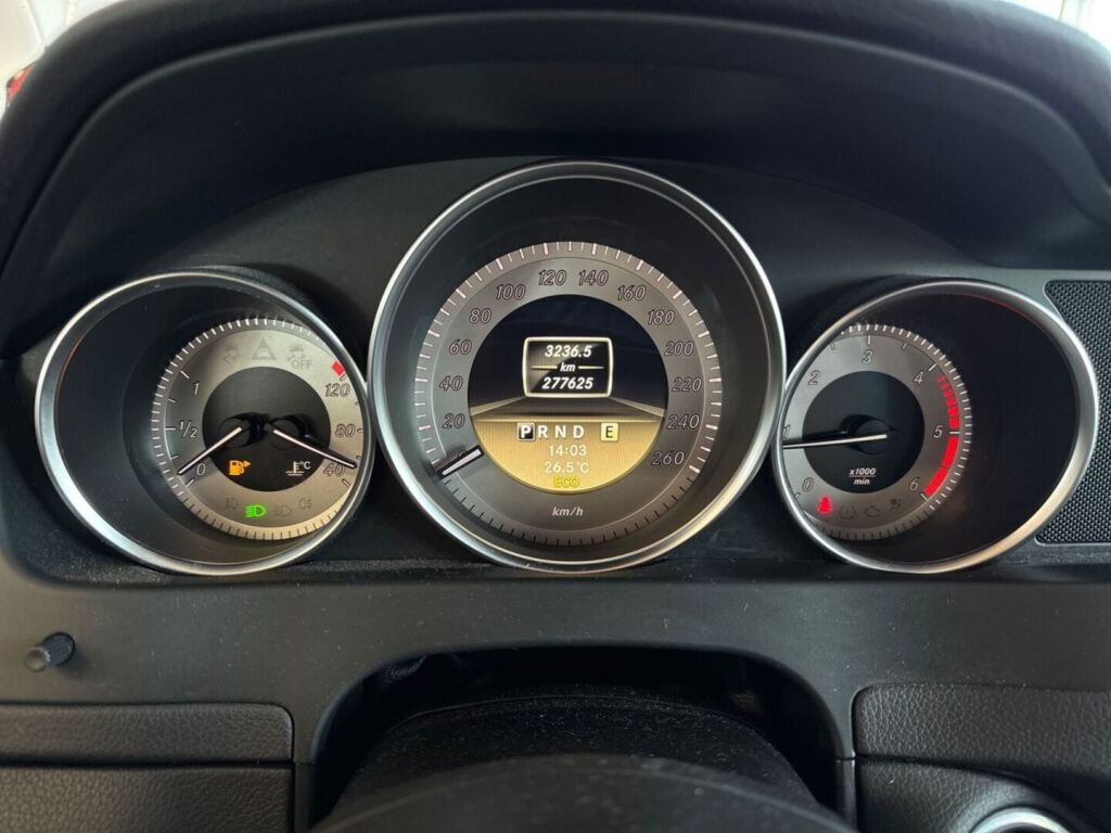 Mercedes-Benz C 2011 Musta
