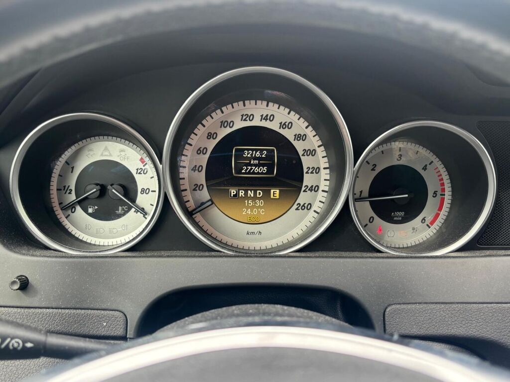 Mercedes-Benz C 2011 Musta