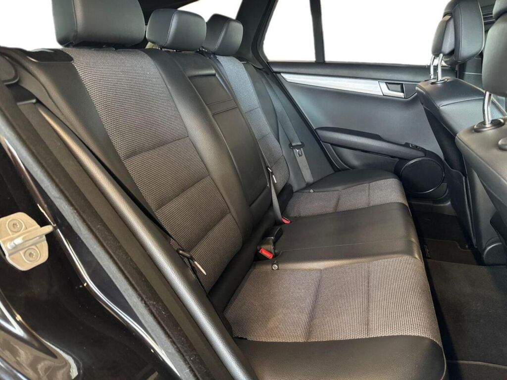 Mercedes-Benz C 2011 Musta