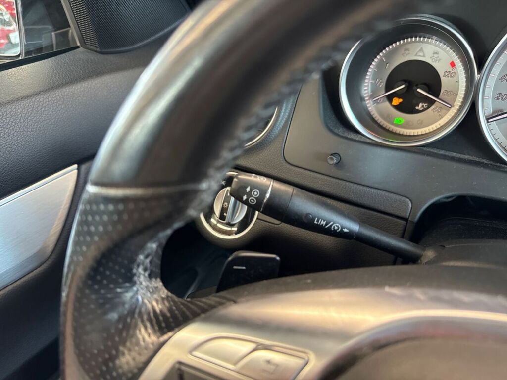 Mercedes-Benz C 2011 Musta