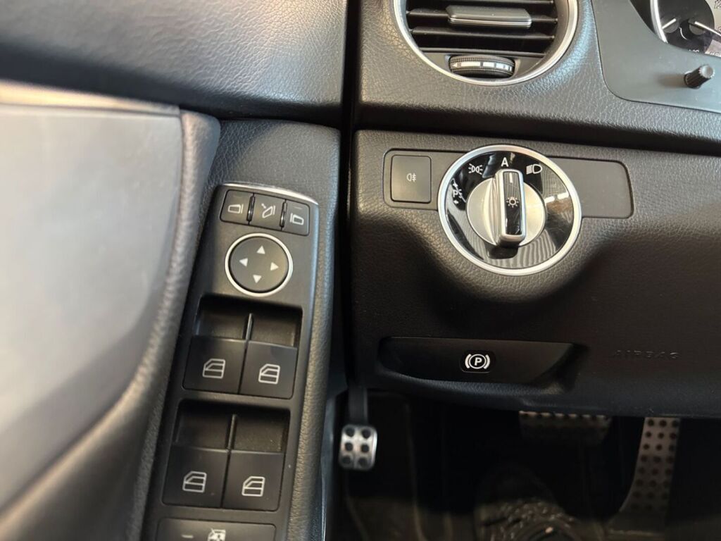 Mercedes-Benz C 2011 Musta