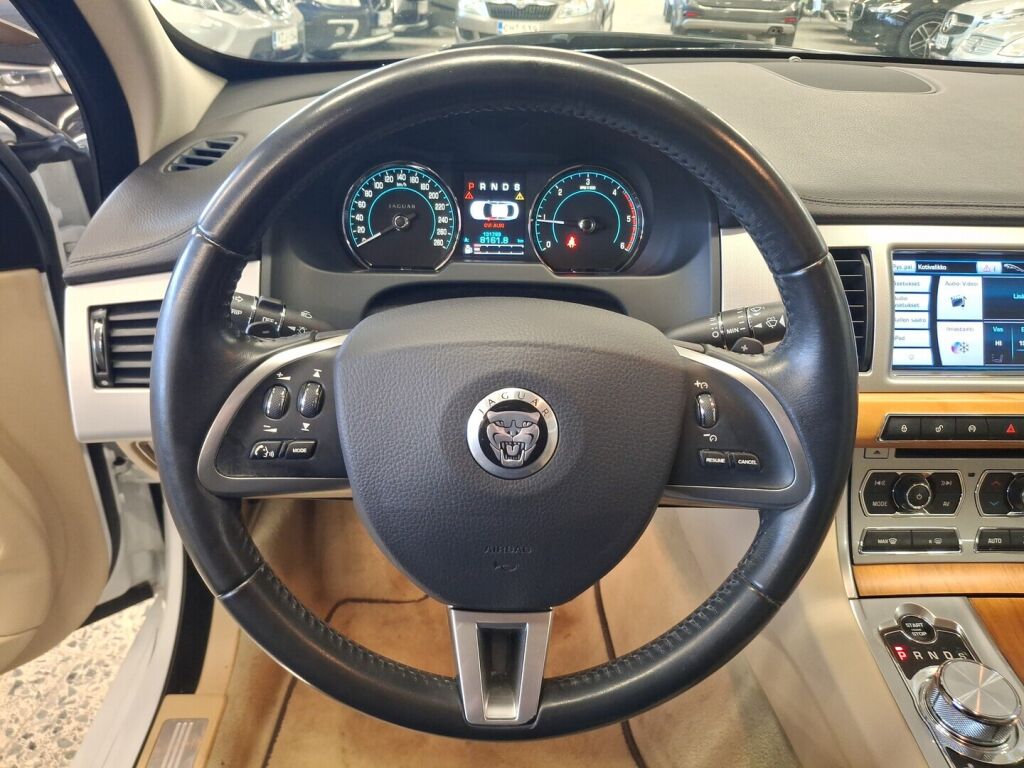 Jaguar XF 2013 Valkoinen