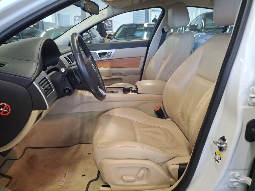 Jaguar XF 2013 Valkoinen