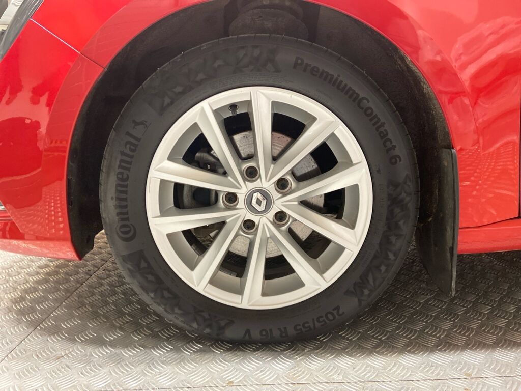 Renault Megane 2017 Punainen