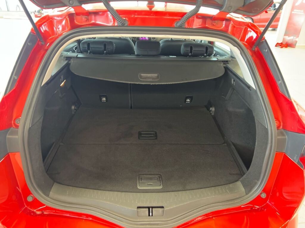 Renault Megane 2019 Punainen