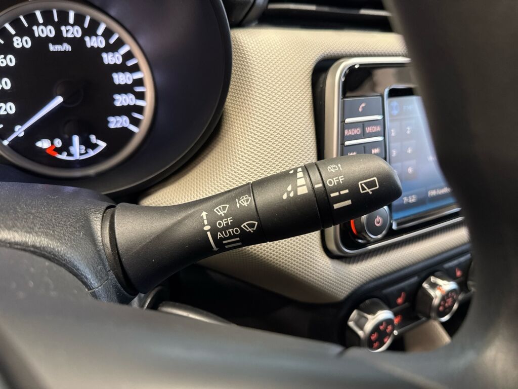 Nissan Micra 2017 Musta