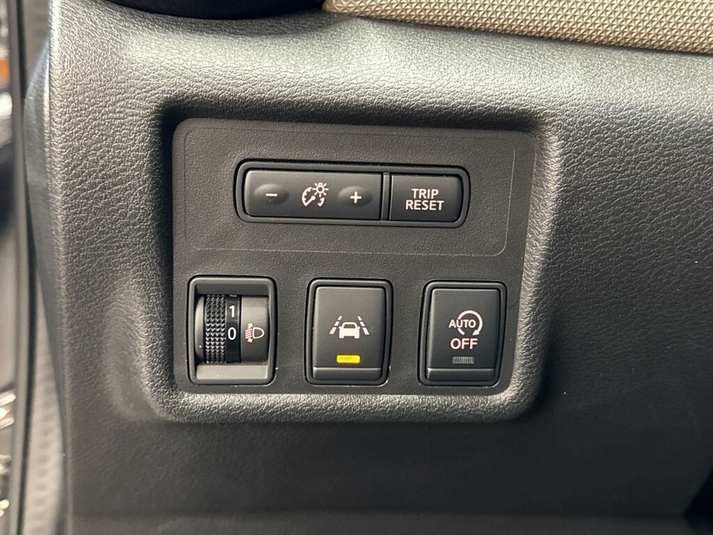 Nissan Micra 2017 Musta