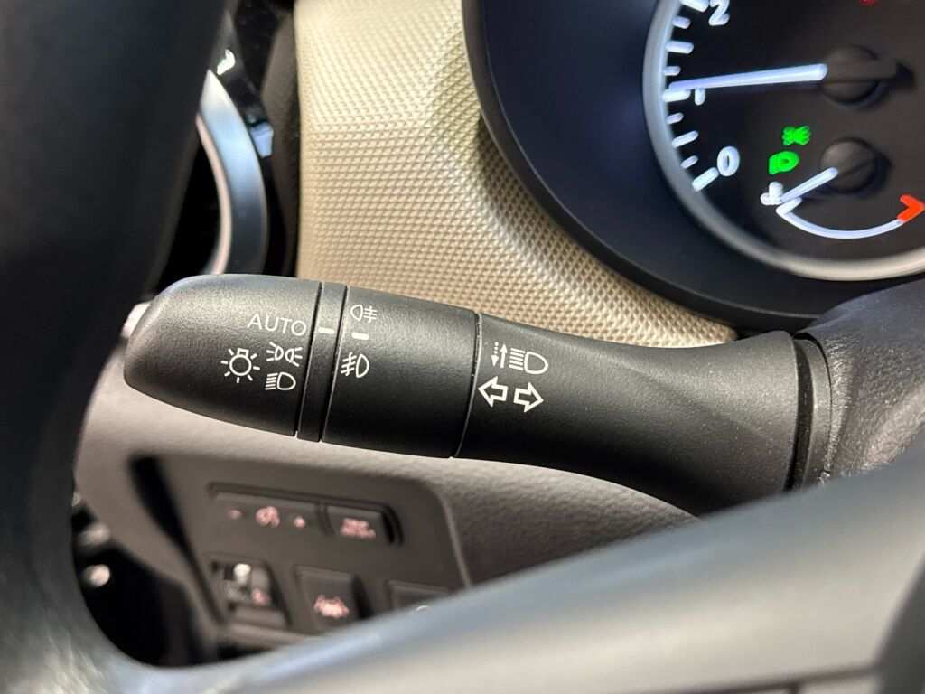 Nissan Micra 2017 Musta