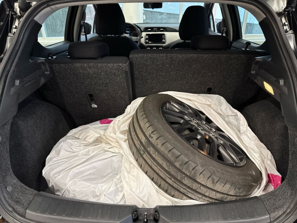 Nissan Micra 2017 Musta