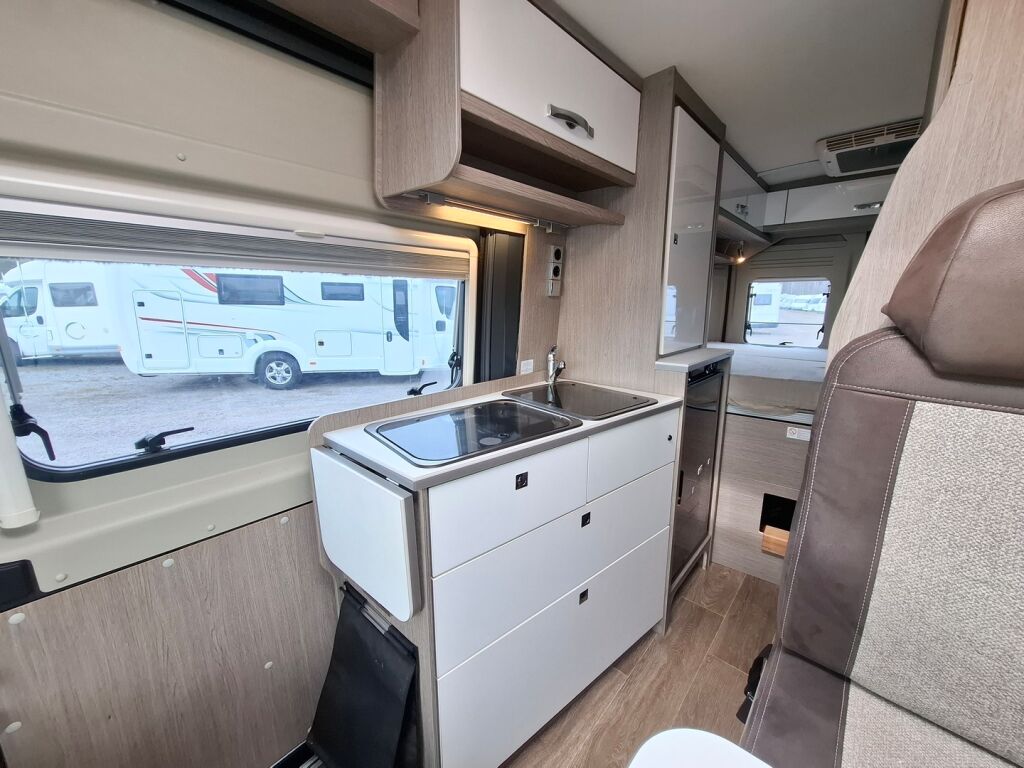 Pössl 2 WIN 640 VAN 2018 Harmaa