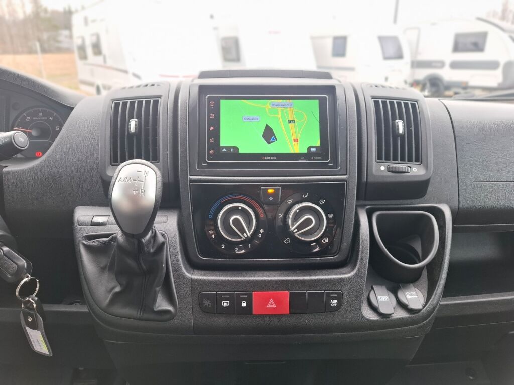 Pössl 2 WIN 640 VAN 2018 Harmaa