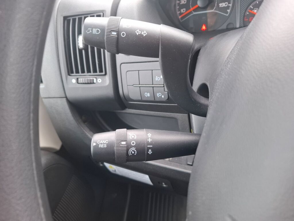 Pössl 2 WIN 640 VAN 2018 Harmaa