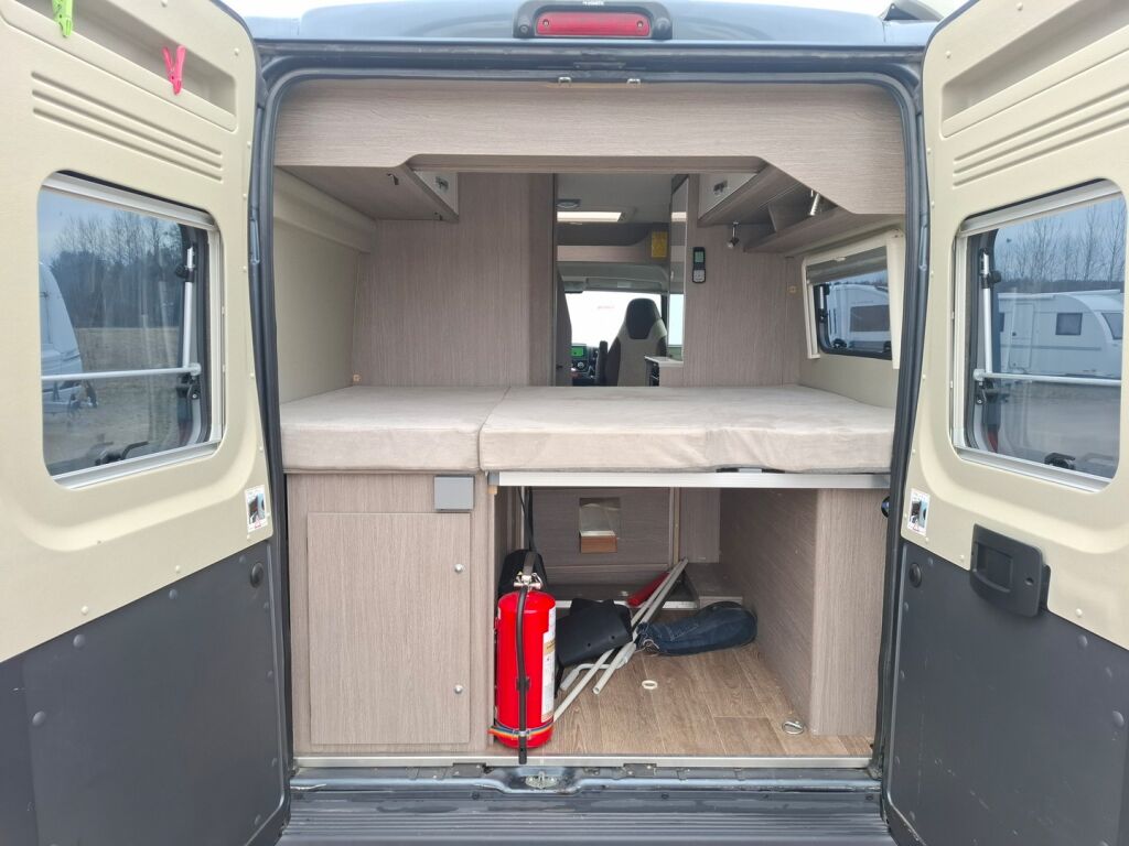 Pössl 2 WIN 640 VAN 2018 Harmaa