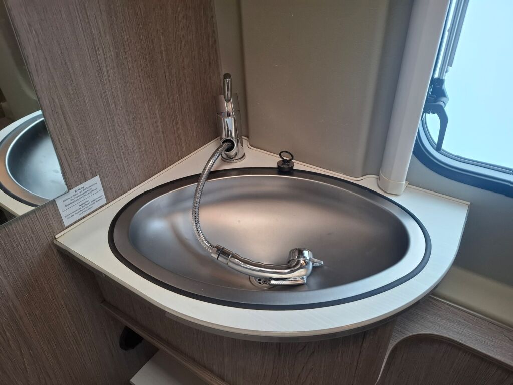 Pössl 2 WIN 640 VAN 2018 Harmaa