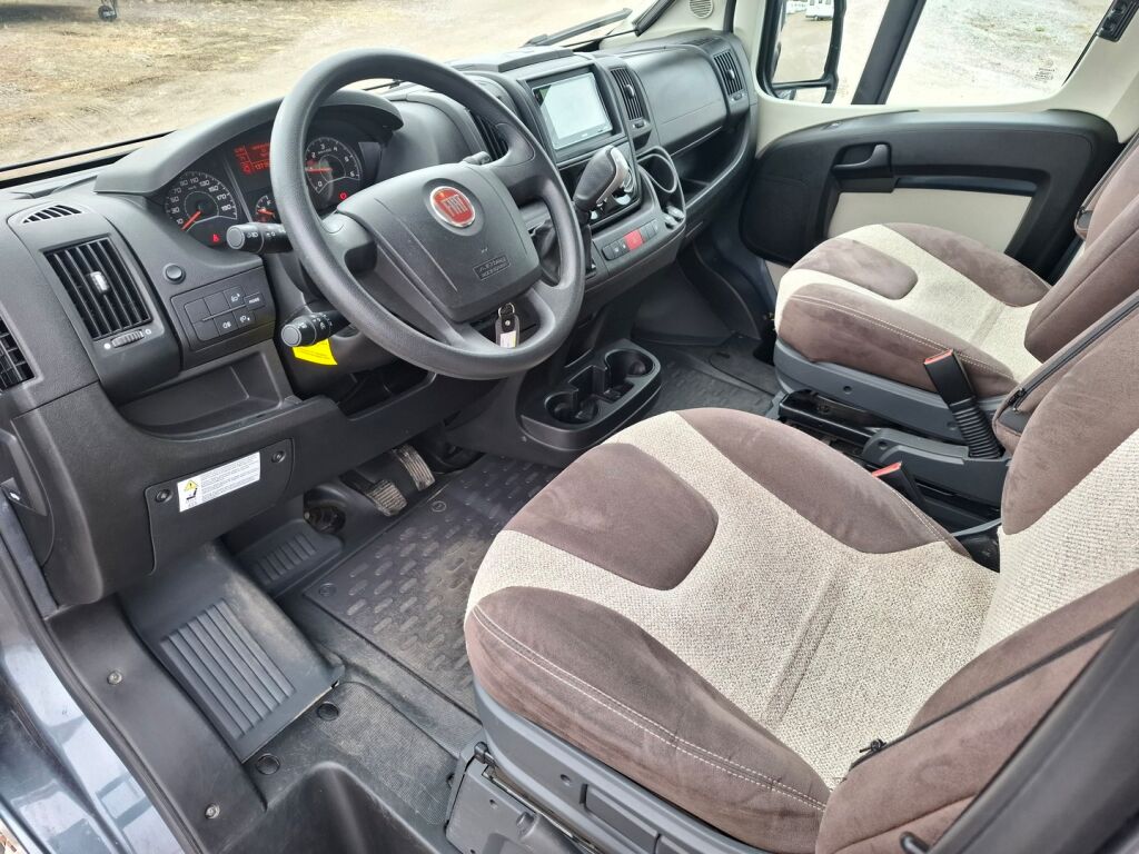 Pössl 2 WIN 640 VAN 2018 Harmaa