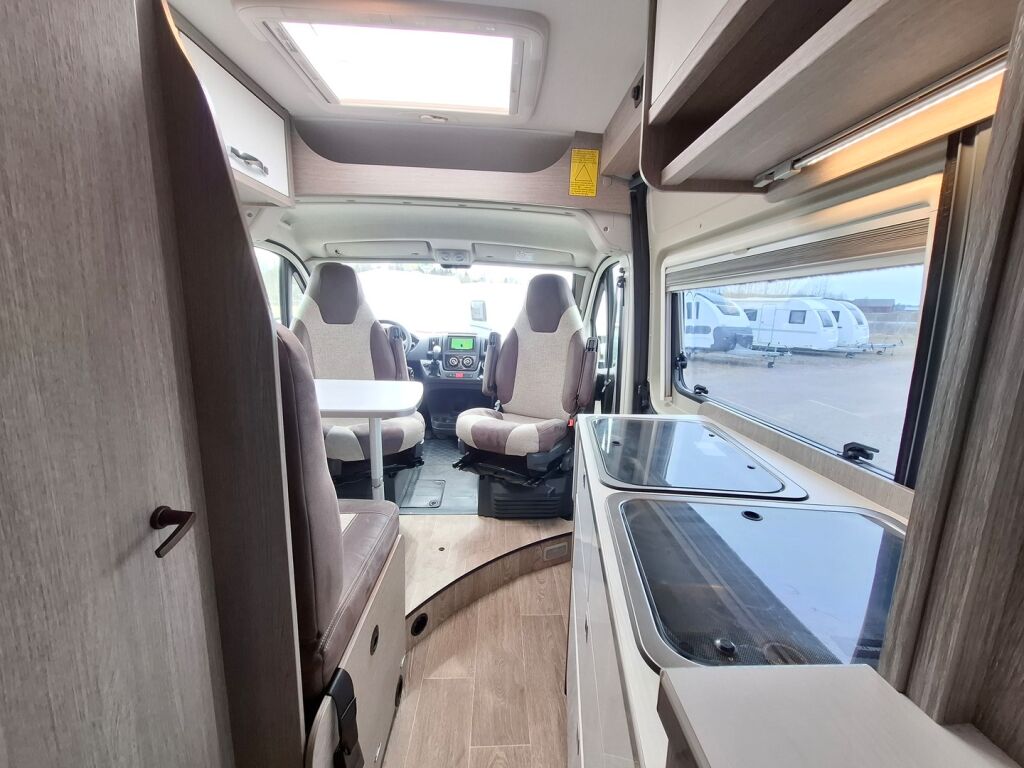 Pössl 2 WIN 640 VAN 2018 Harmaa