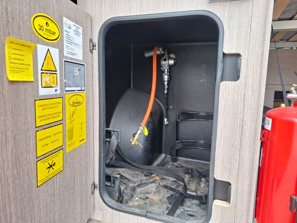 Pössl 2 WIN 640 VAN 2018 Harmaa