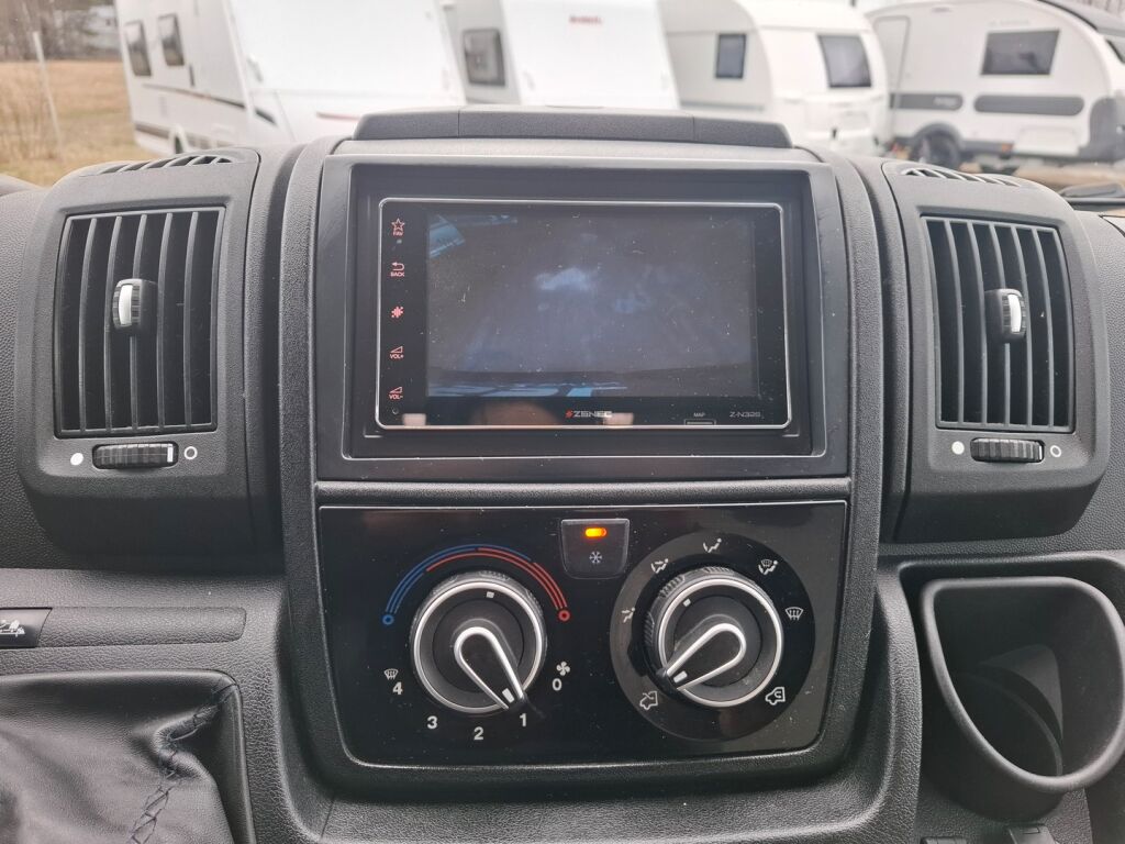 Pössl 2 WIN 640 VAN 2018 Harmaa