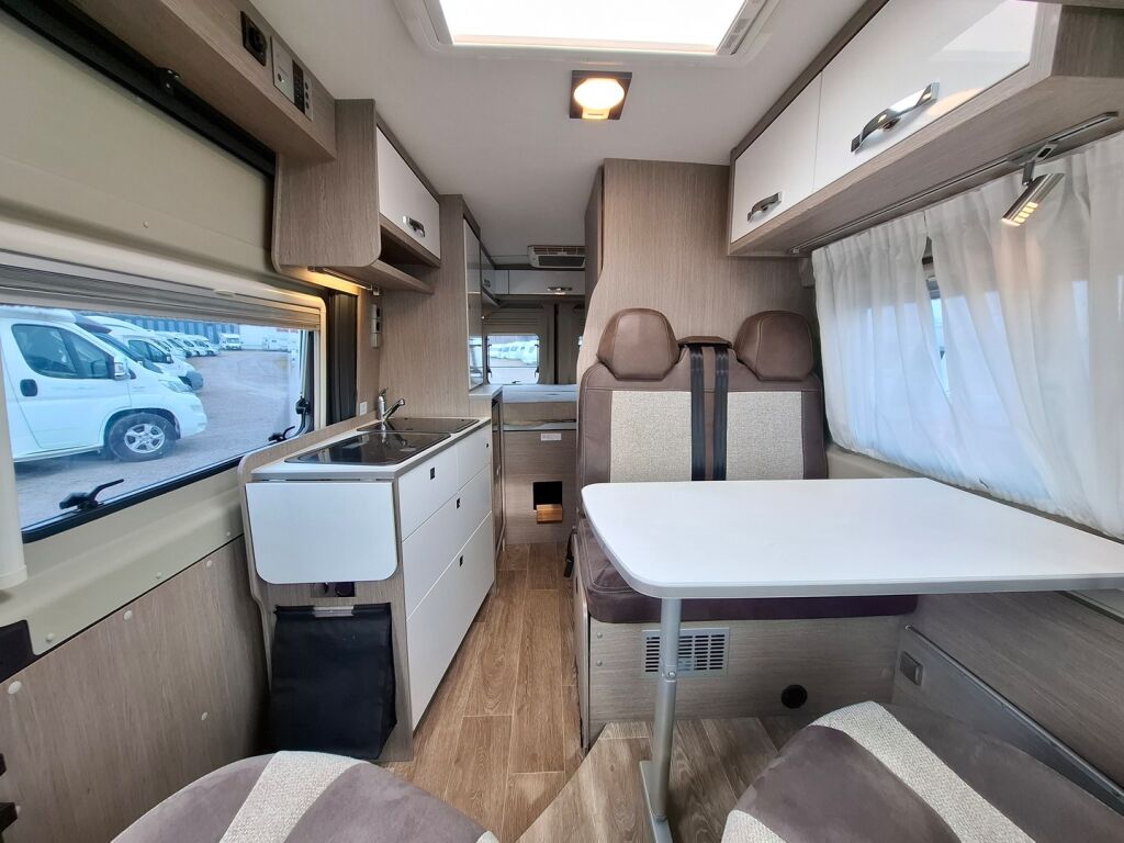 Pössl 2 WIN 640 VAN 2018 Harmaa