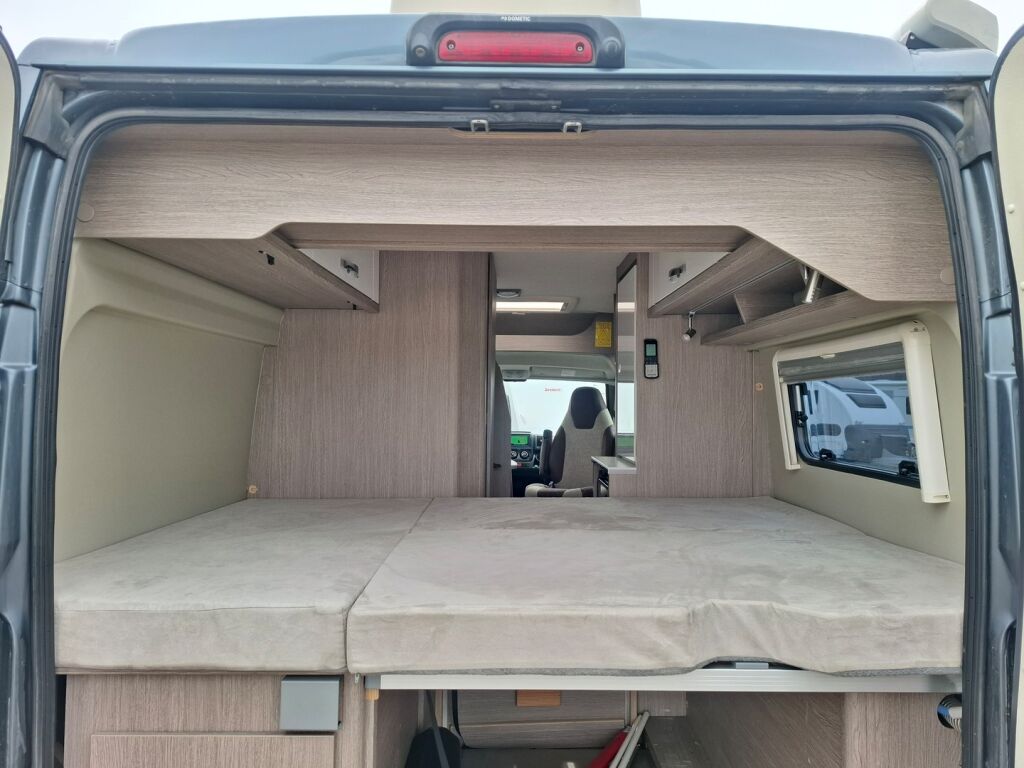 Pössl 2 WIN 640 VAN 2018 Harmaa