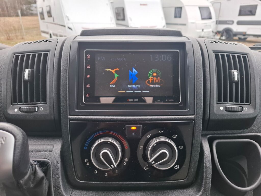 Pössl 2 WIN 640 VAN 2018 Harmaa