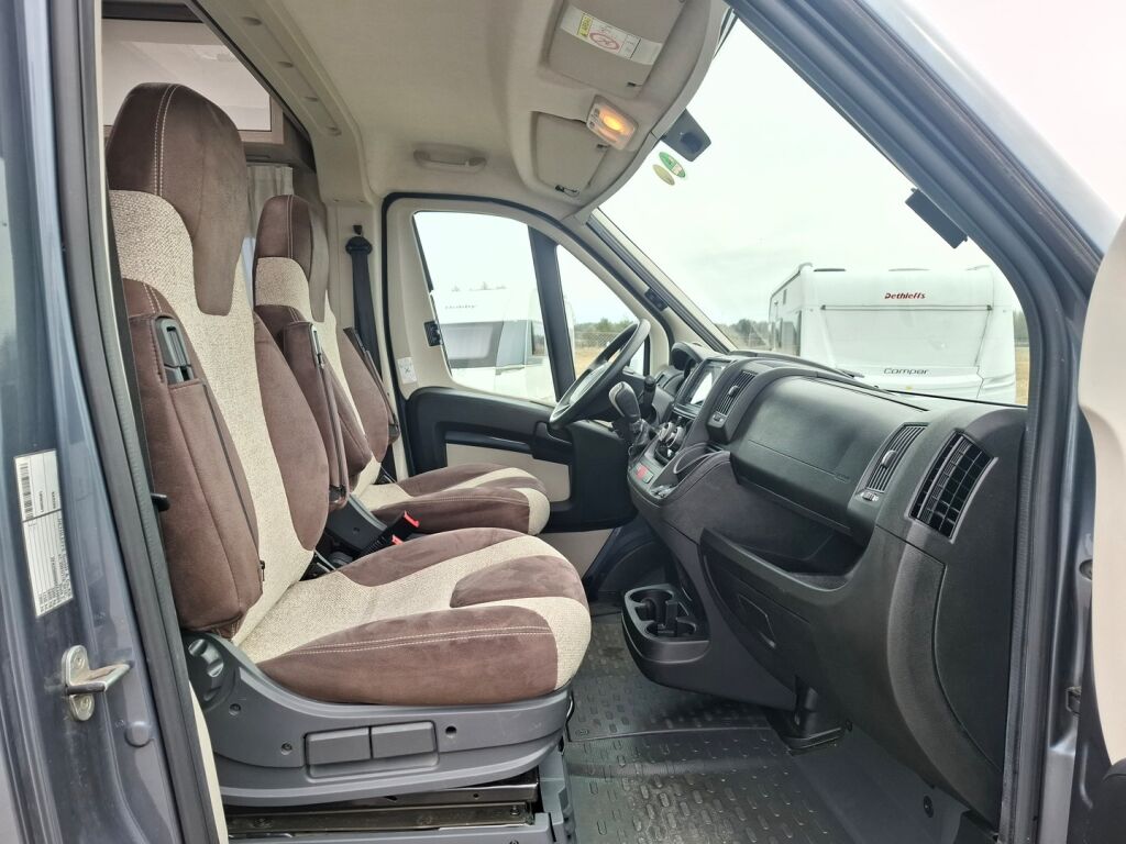 Pössl 2 WIN 640 VAN 2018 Harmaa