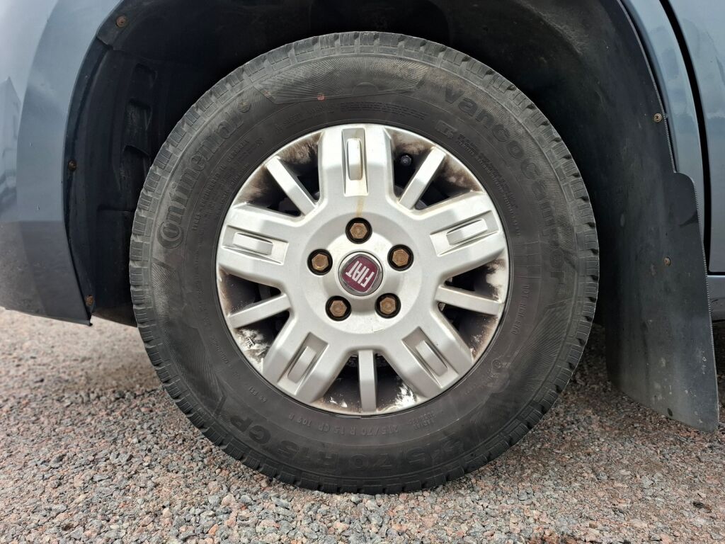 Pössl 2 WIN 640 VAN 2018 Harmaa