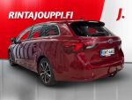 Toyota Avensis 2018 Punainen
