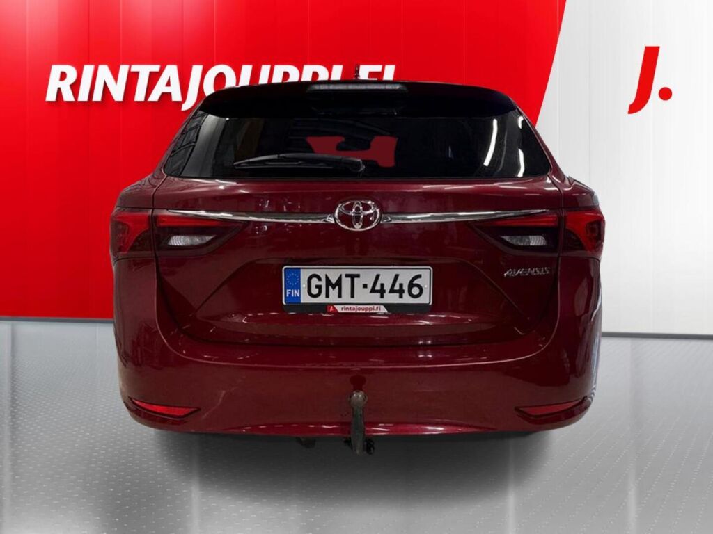 Toyota Avensis 2018 Punainen