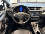 Toyota Avensis 2018 Punainen