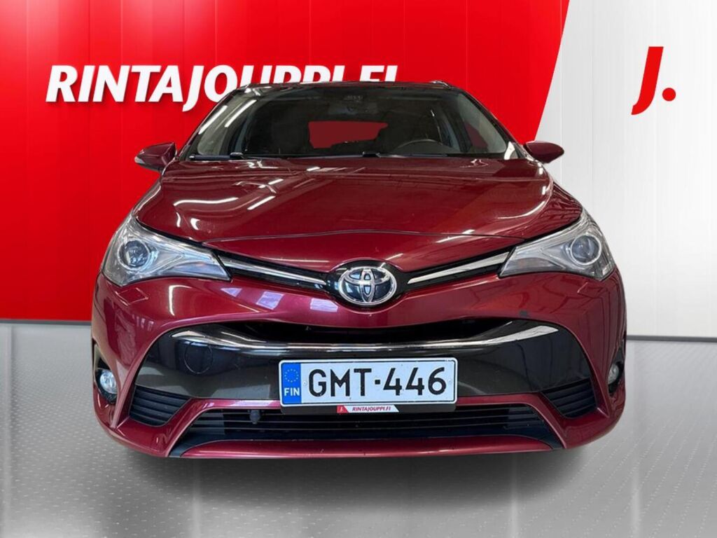 Toyota Avensis 2018 Punainen