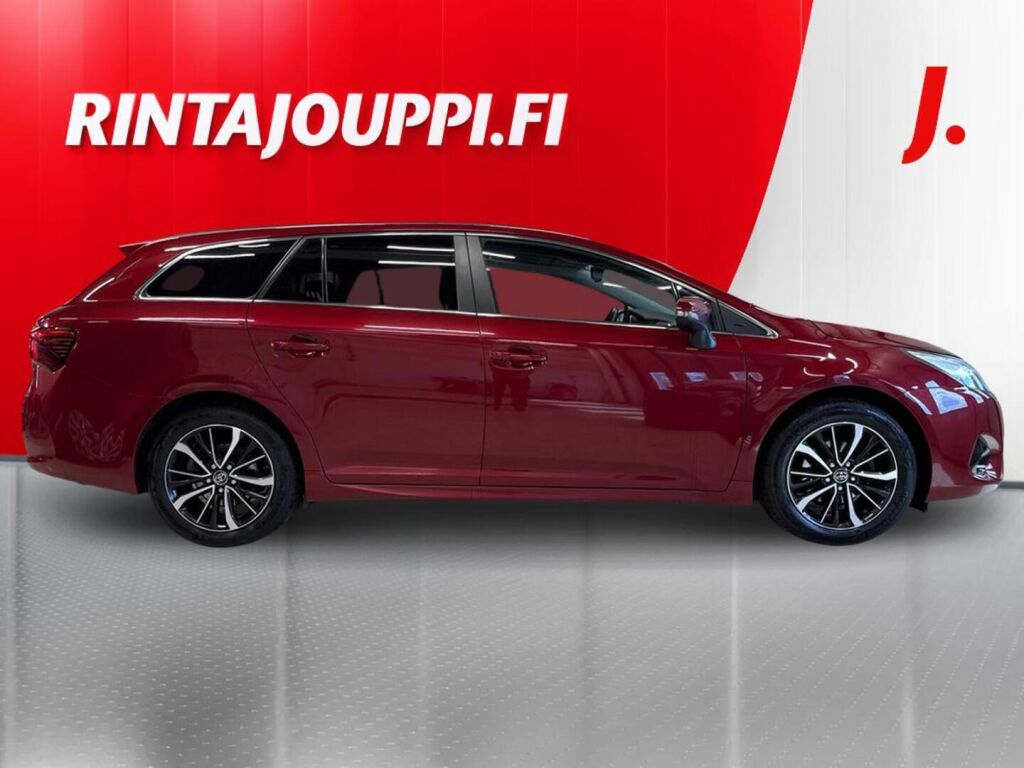 Toyota Avensis 2018 Punainen