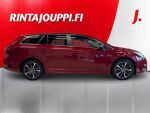 Toyota Avensis 2018 Punainen
