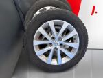 Toyota Avensis 2018 Punainen