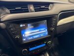 Toyota Avensis 2018 Punainen