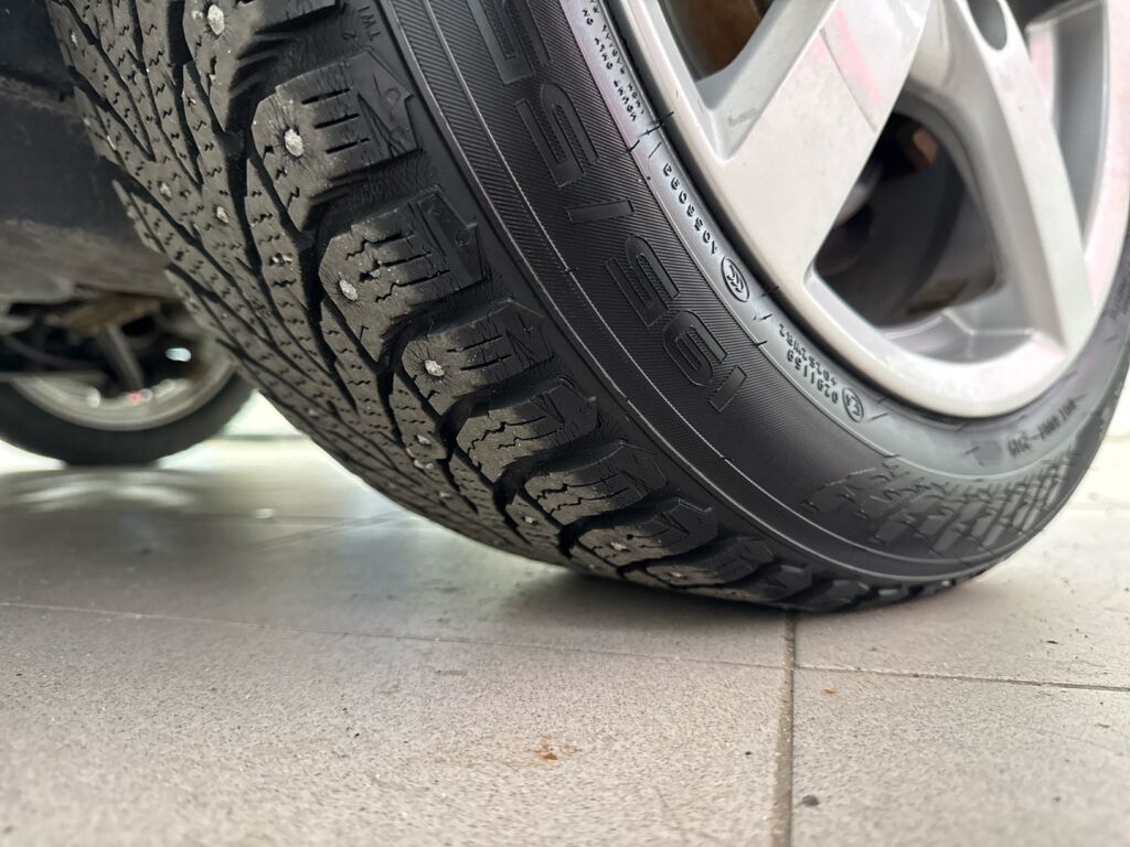 Mini Hatchback 2019 Punainen