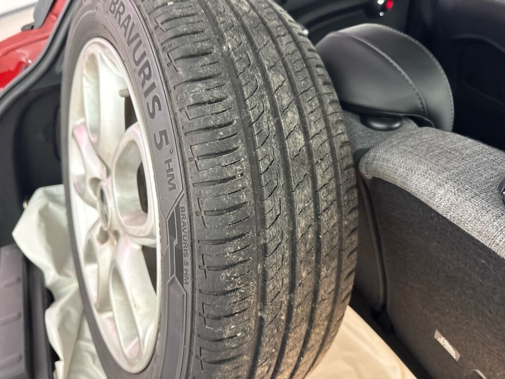 Mini Hatchback 2019 Punainen