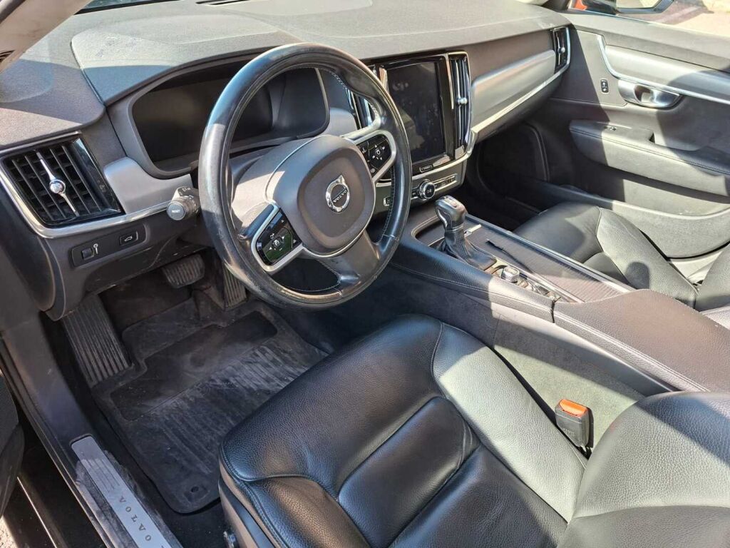 Volvo V90 2018 Musta