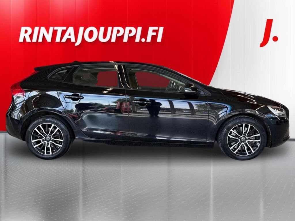 Volvo V40 2018 Musta