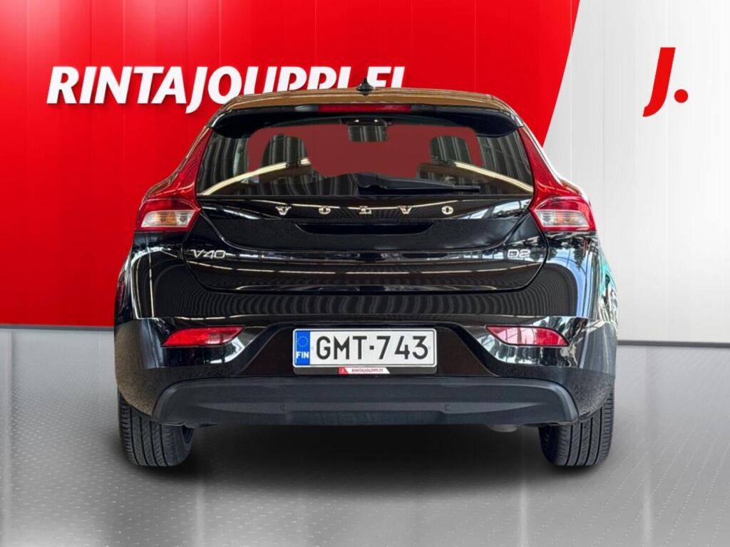 Volvo V40 2018 Musta