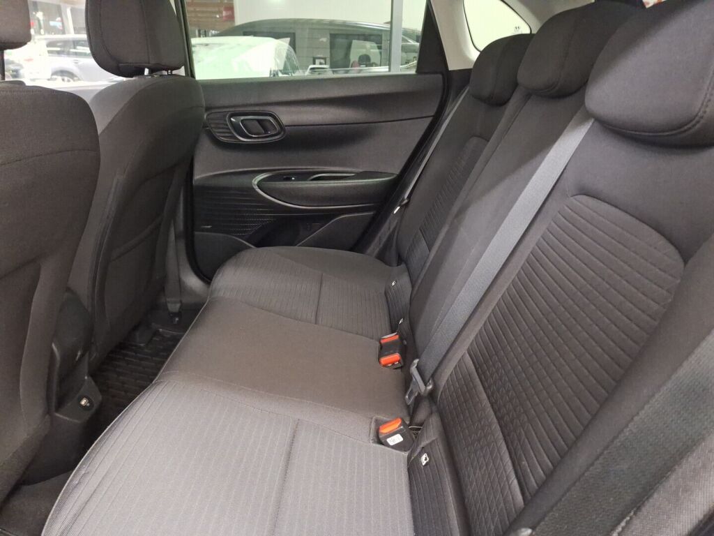 Hyundai i20 Hatchback 2021 Musta