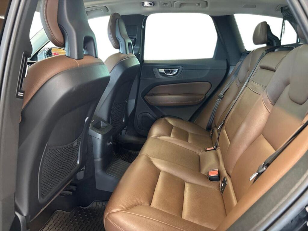 Volvo XC60 2018 Musta