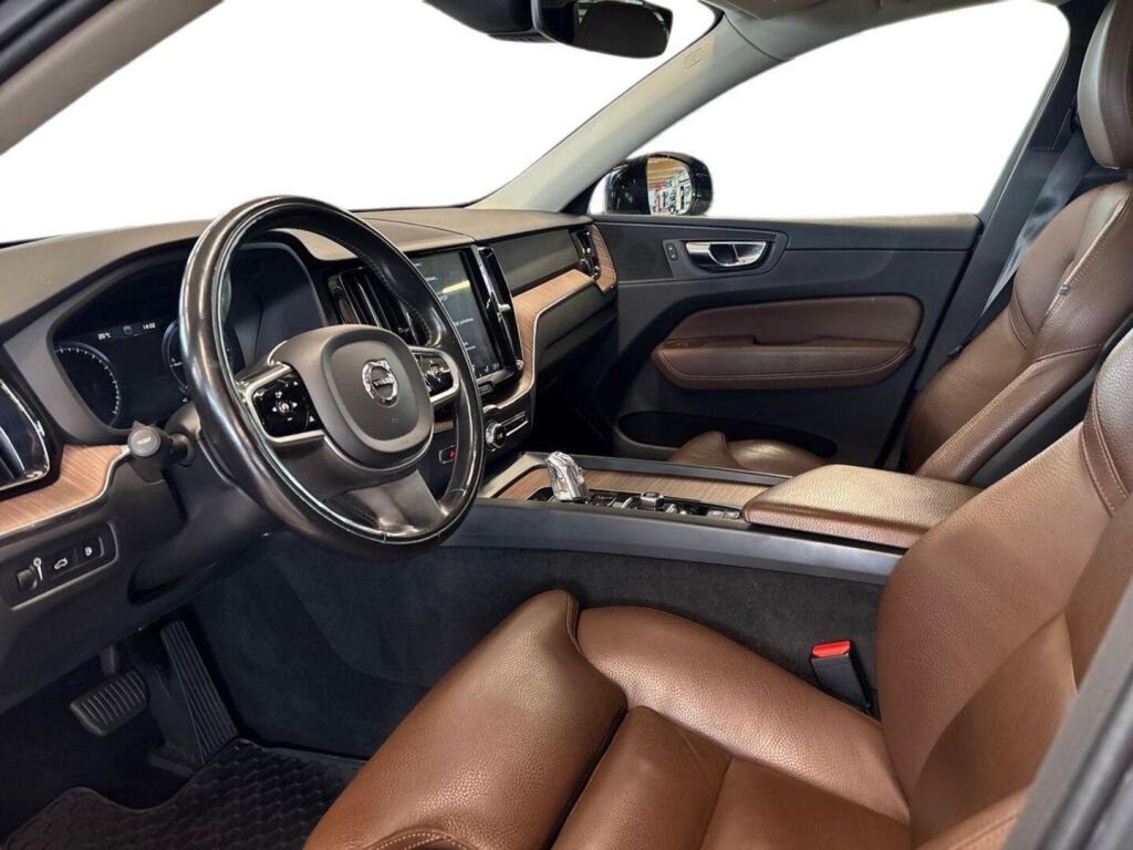 Volvo XC60 2018 Musta