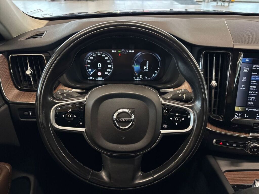 Volvo XC60 2018 Musta