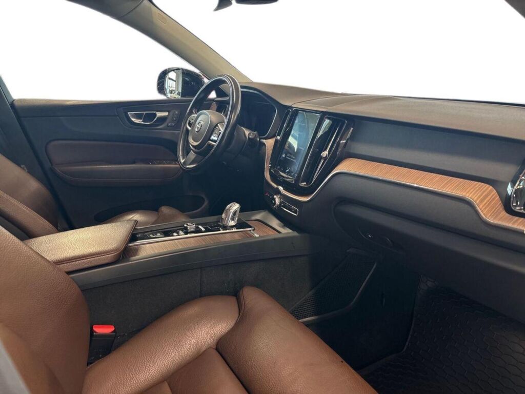 Volvo XC60 2018 Musta