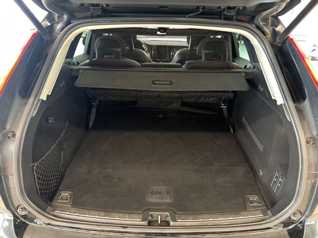 Volvo XC60 2018 Musta
