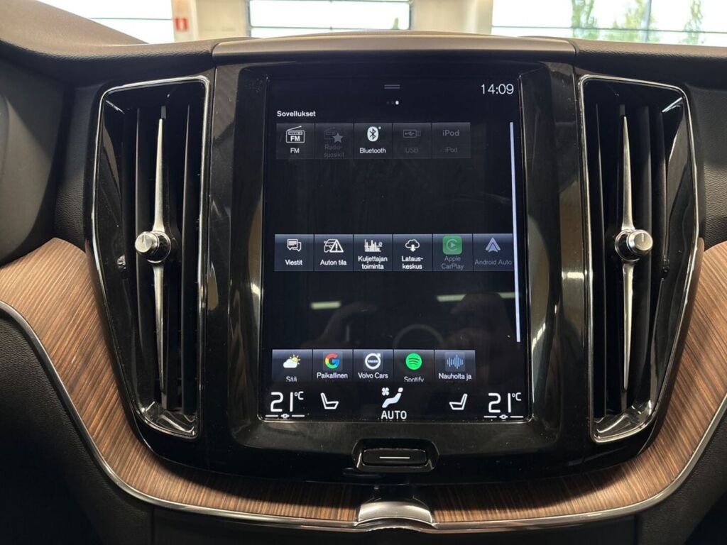 Volvo XC60 2018 Musta