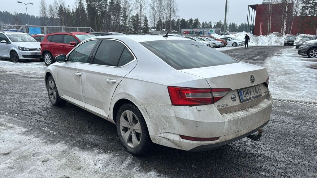 Skoda Superb 2018 Valkoinen