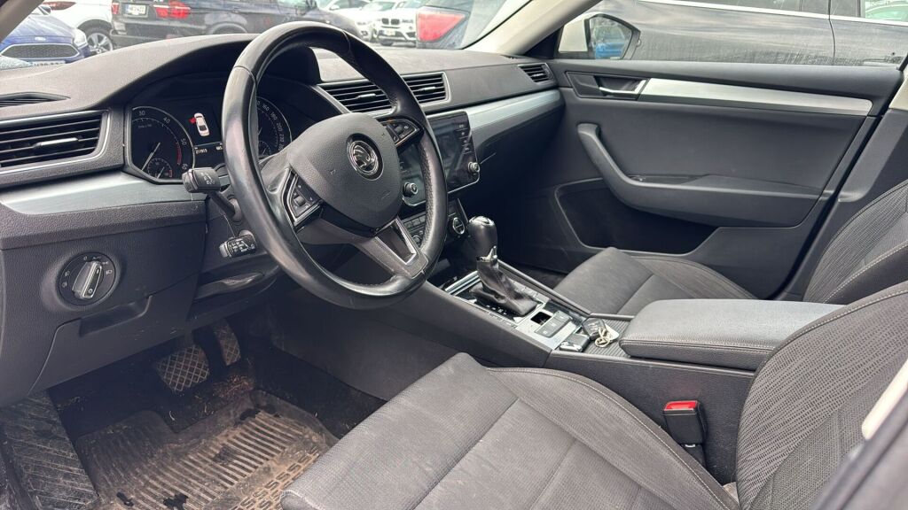 Skoda Superb 2018 Valkoinen