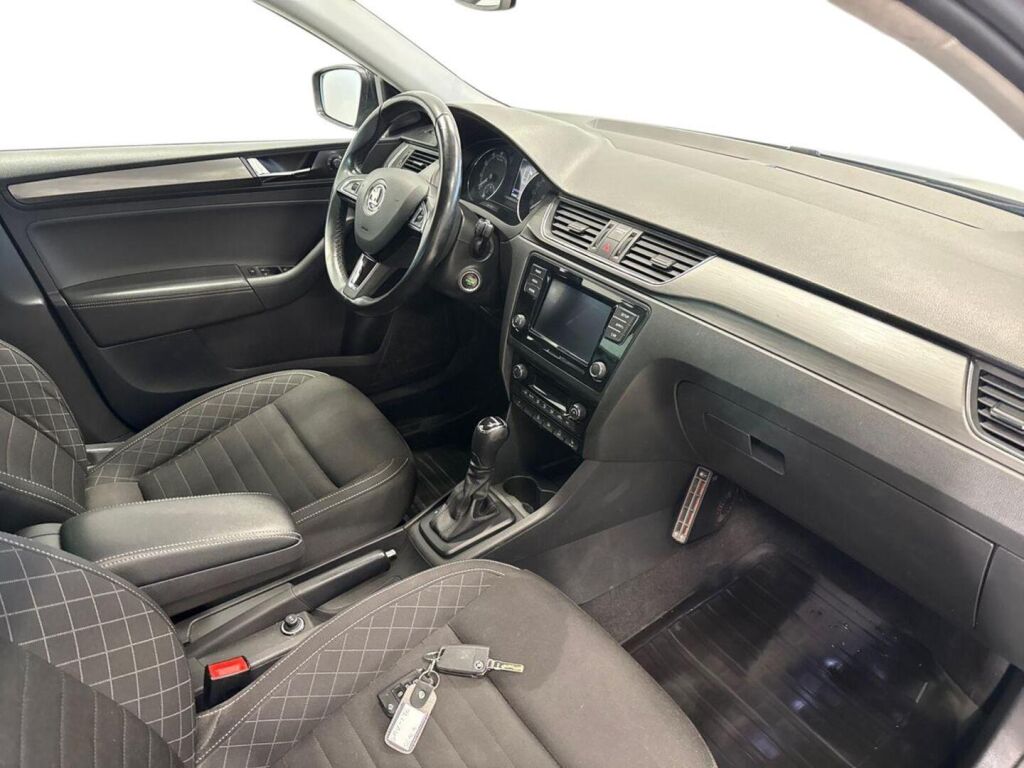 Skoda Rapid 2018 Harmaa